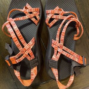 Chaco Women’s Dual adjustable strap sandals, size 9
